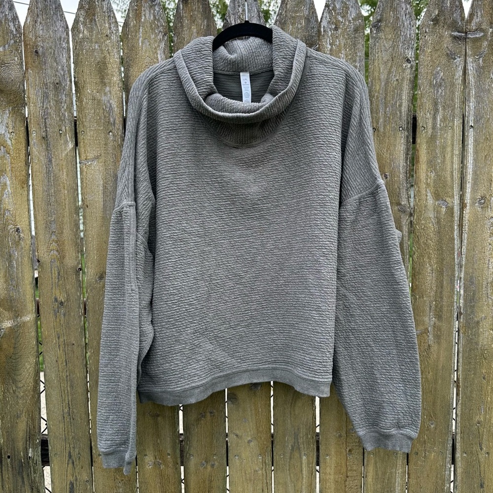 Lululemon Peaceful Moments Pullover in Heathered Grey Sage Sz L/XL